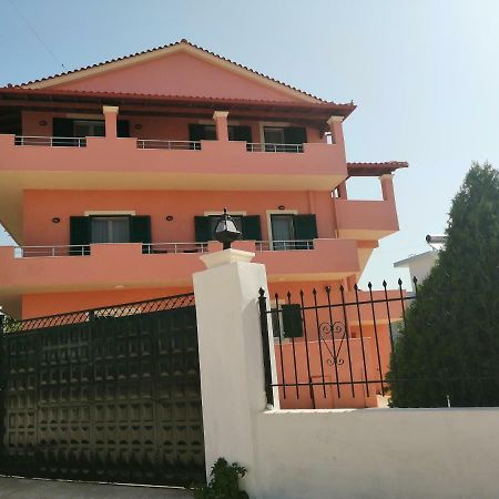 Helen'S House Apartment Ксамил Екстериор снимка