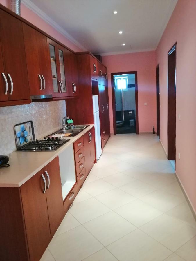 Helen'S House Apartment Ксамил Екстериор снимка