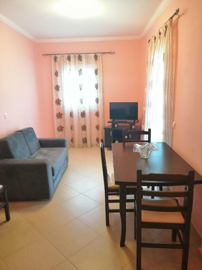 Helen'S House Apartment Ксамил Екстериор снимка