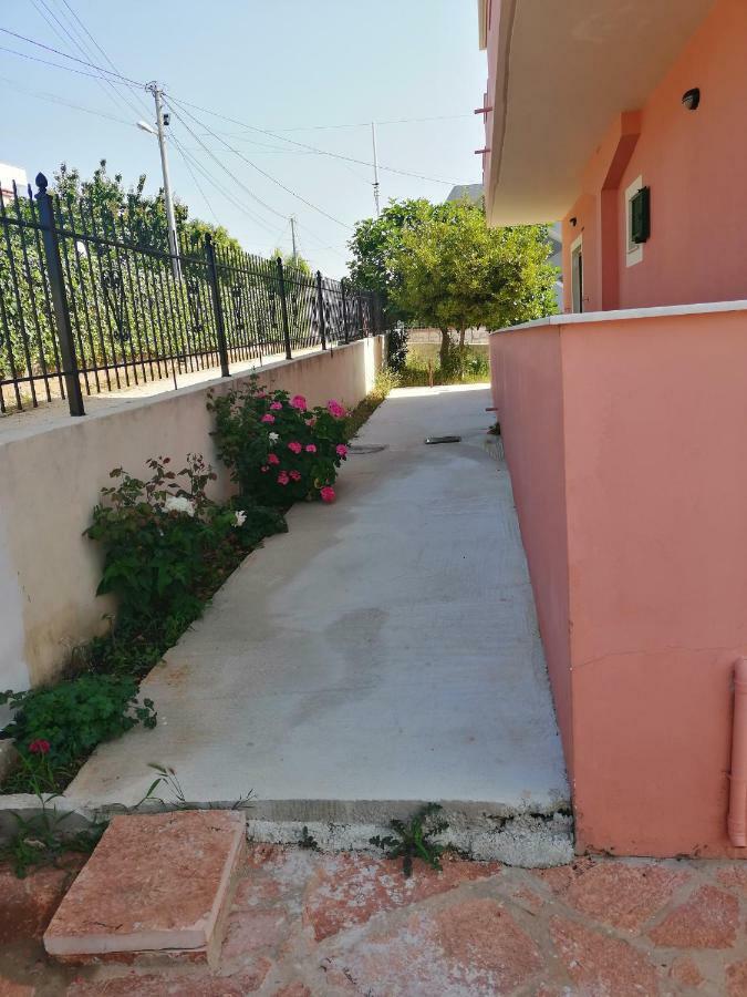 Helen'S House Apartment Ксамил Екстериор снимка