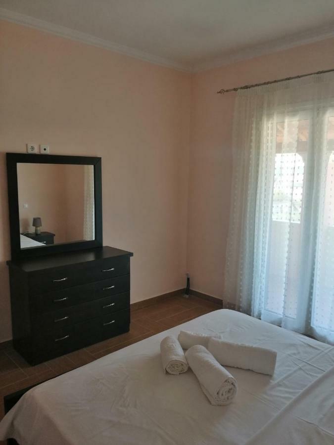 Helen'S House Apartment Ксамил Екстериор снимка