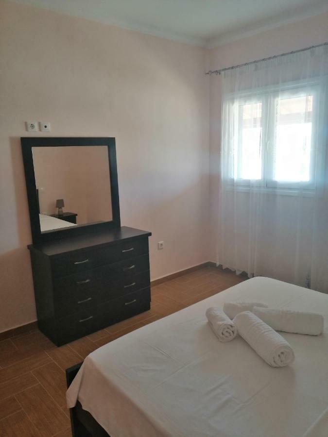 Helen'S House Apartment Ксамил Екстериор снимка