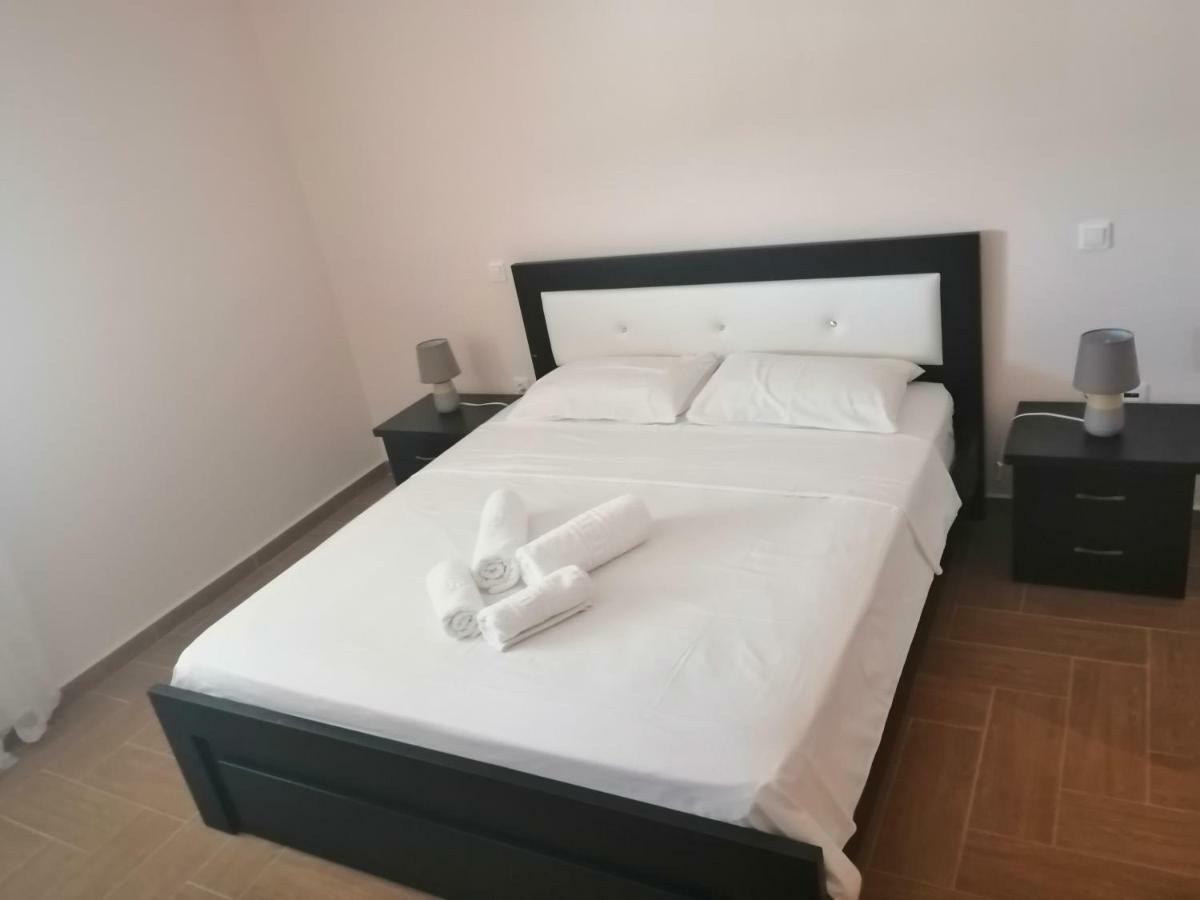 Helen'S House Apartment Ксамил Екстериор снимка